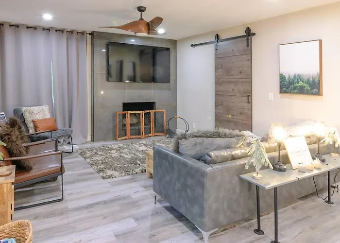 Vakantiehuis ❄ Brand New Acre Retreat ❄ Hottub ❄ 9m To Downtown *