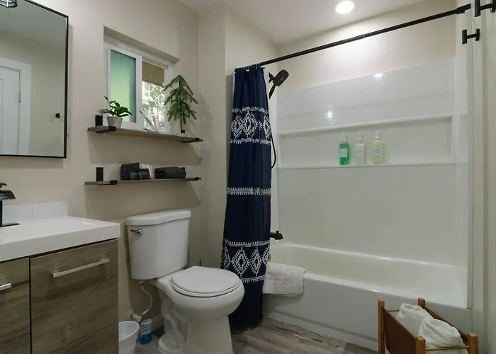 Vakantiehuis ❄ Brand New Acre Retreat ❄ Hottub ❄ 9m To Downtown *