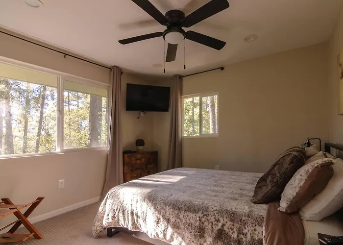 Vakantiehuis ❄ Brand New Acre Retreat ❄ Hottub ❄ 9m To Downtown *