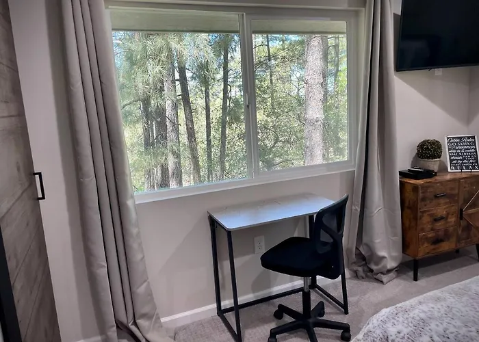Vakantiehuis ❄ Brand New Acre Retreat ❄ Hottub ❄ 9m To Downtown Prescott