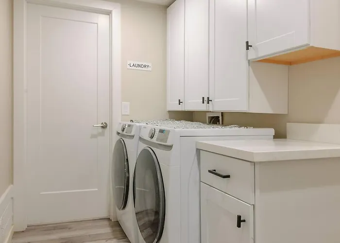 Vakantiehuis ❄ Brand New Acre Retreat ❄ Hottub ❄ 9m To Downtown