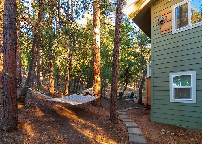 Vakantiehuis ❄ Brand New Acre Retreat ❄ Hottub ❄ 9m To Downtown